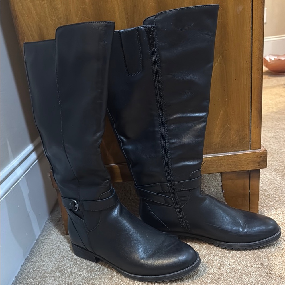Women's Black Knee-High Boots